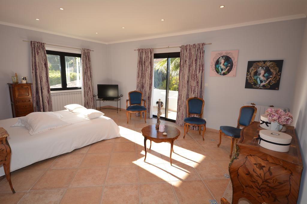 La Villa Blanche Sanary-sur-Mer Exterior photo