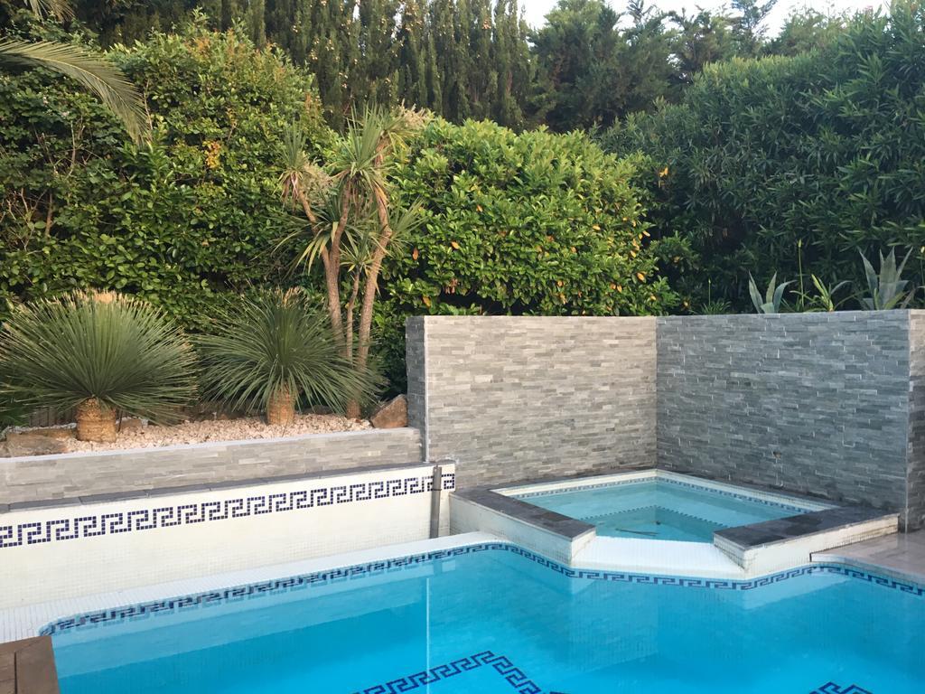 La Villa Blanche Sanary-sur-Mer Exterior photo